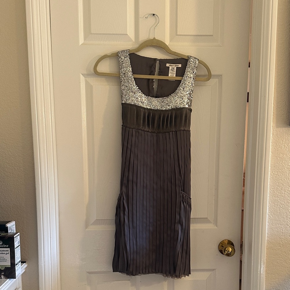 Alice and Olivia Elegant Gray Sleeveless Dress